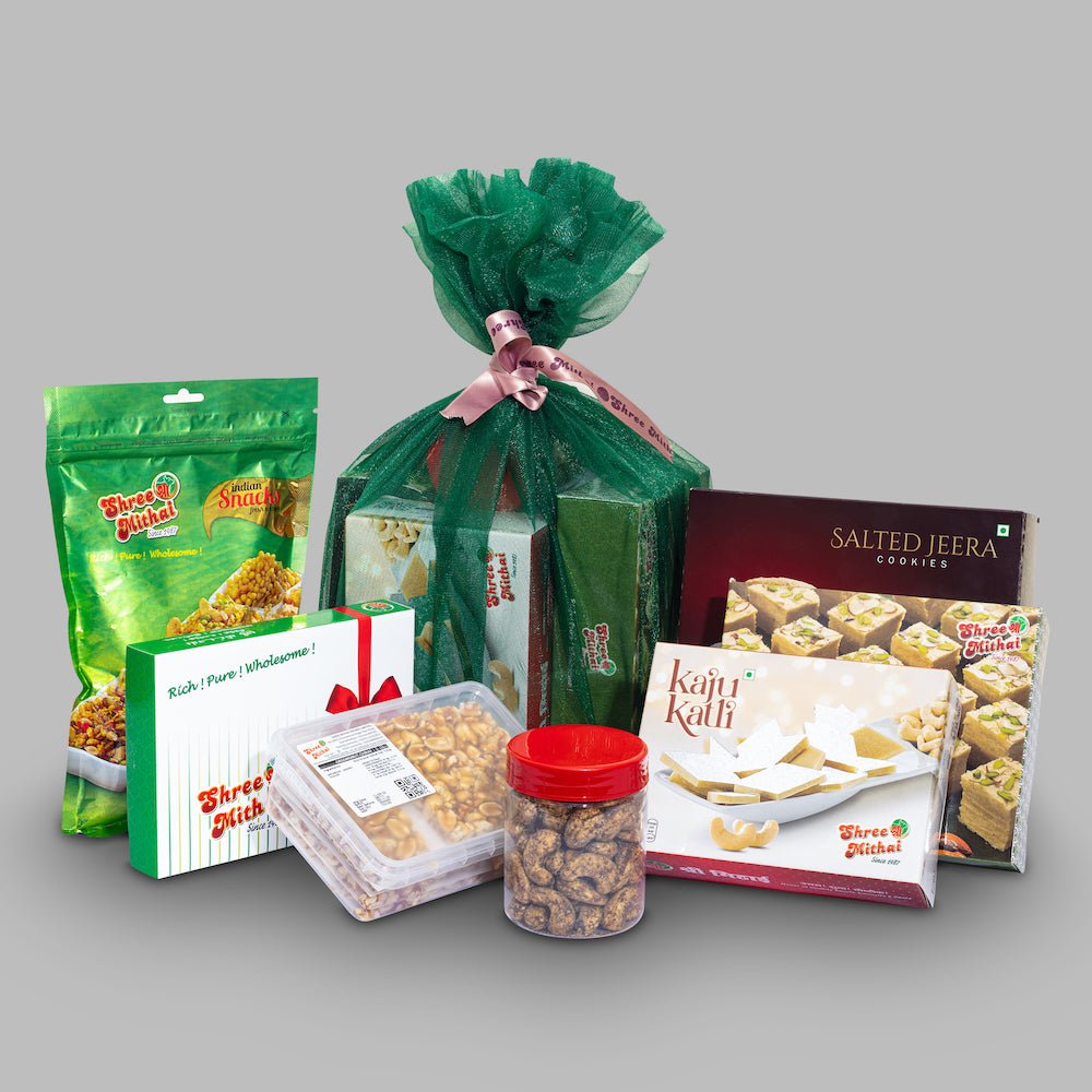 Send Soan Papri With Makai Papri N Candies Gift Online, Rs.1800 | FlowerAura